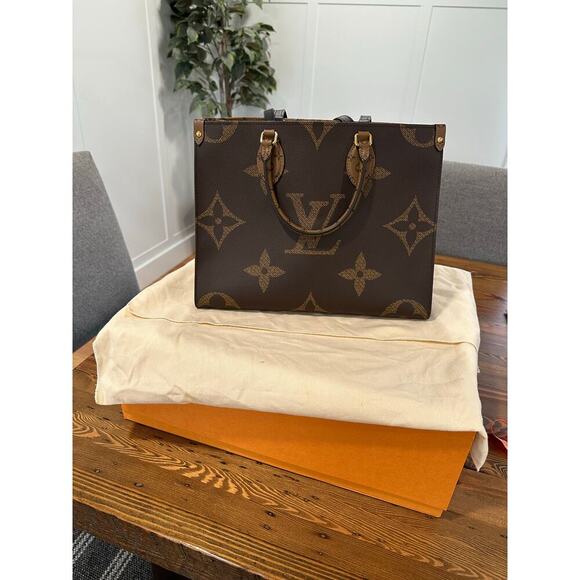 Louis Vuitton OnTheGo MM Bag - Picture 1 of 16